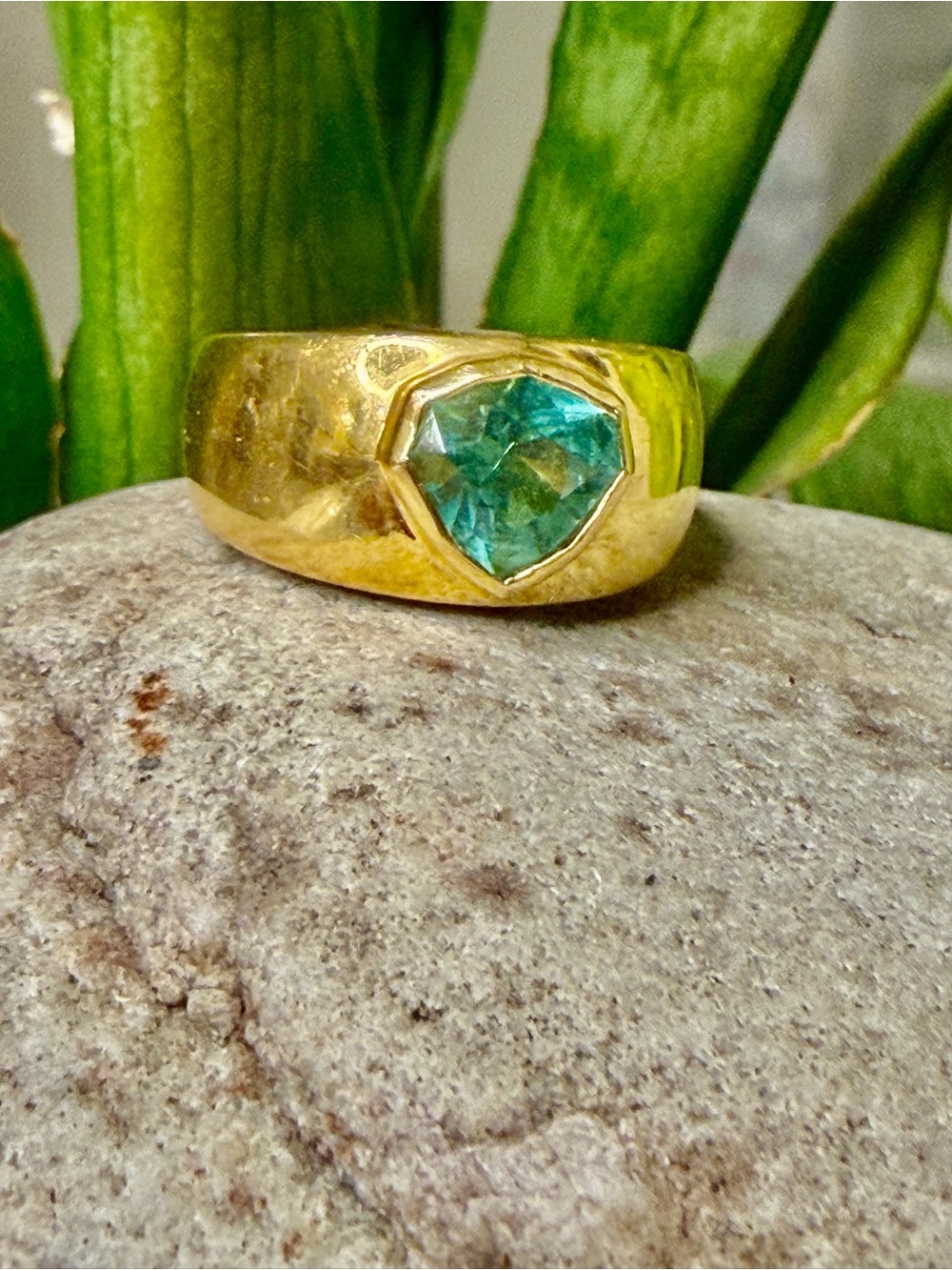 22k gold and natural green tourmaline ring